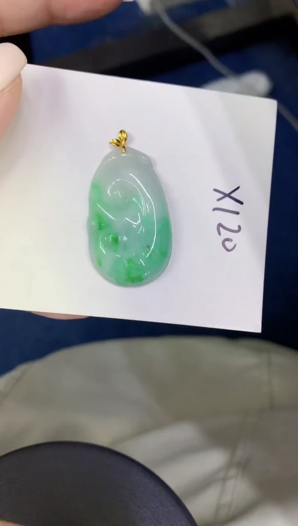 颈饰18K金镶嵌翡翠缅甸天然翡翠A货