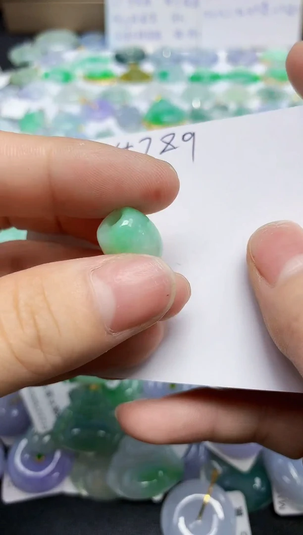 翡翠未镶嵌颈饰天然缅甸翡翠A货