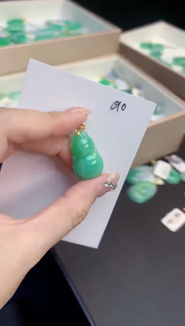 颈饰18K金镶嵌翡翠天然缅甸a货翡翠