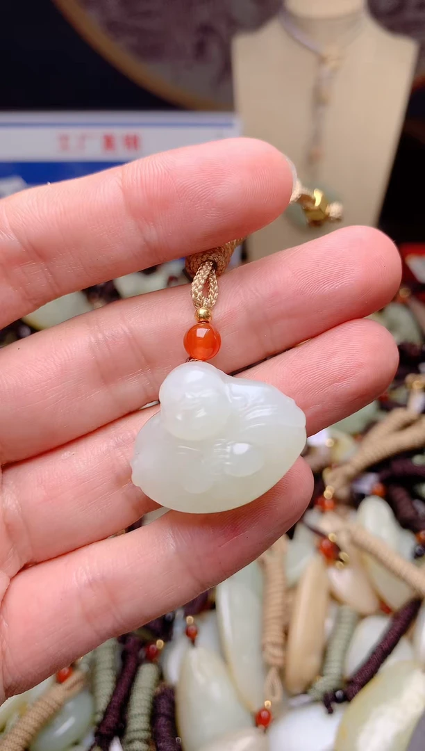 和田玉未镶嵌颈饰1