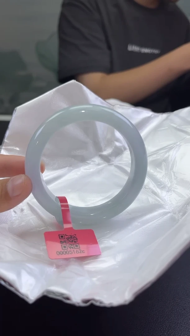 翡翠手镯未镶嵌翡翠手镯3