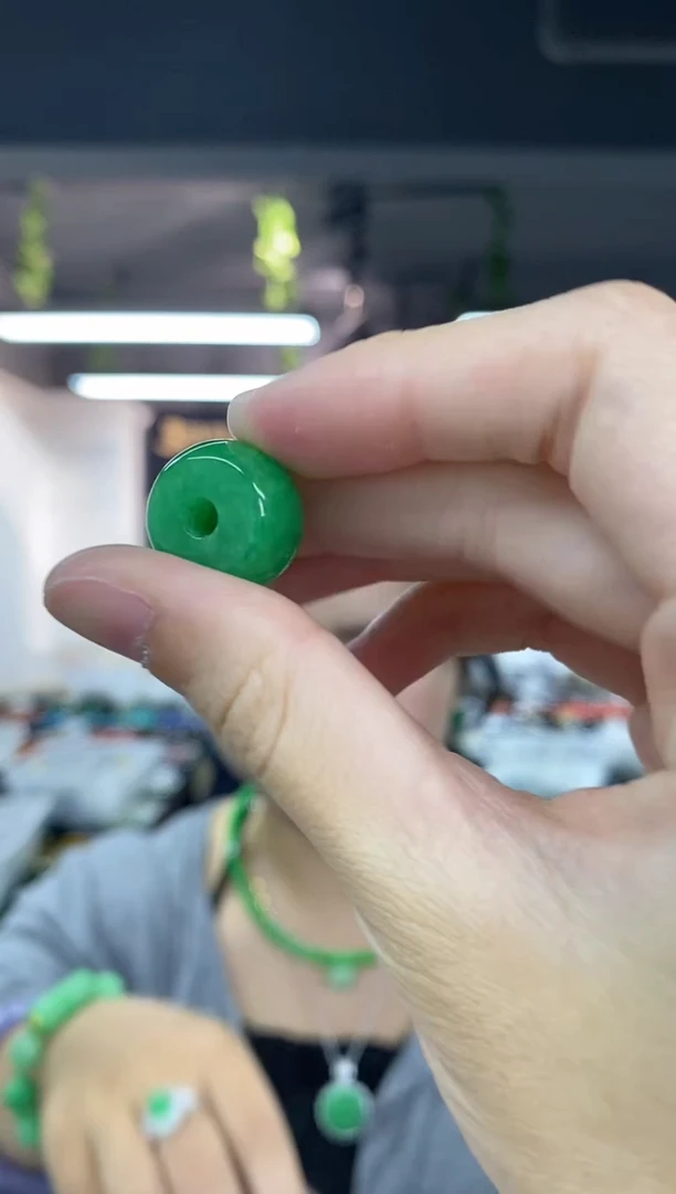 翡翠未镶嵌吊坠(不含链)多样性发其一颜色微差