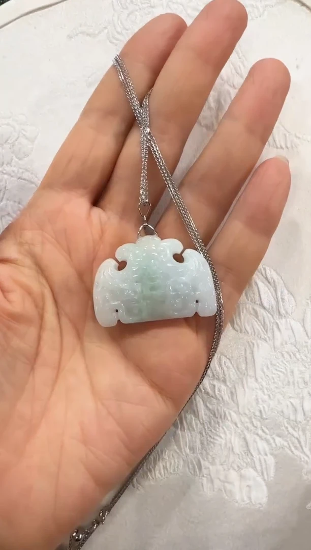 翡翠未镶嵌颈饰国风