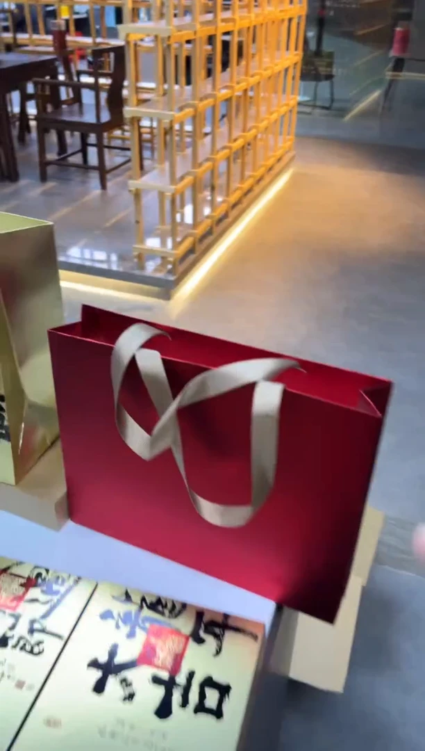 简易盒中号手提袋半斤装红色50个可定制logo一面