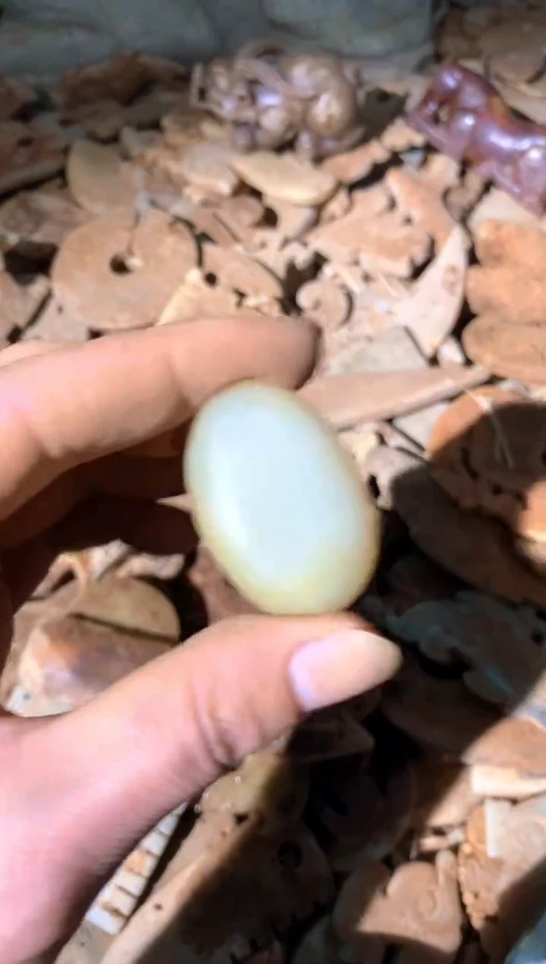 和田玉未镶嵌挂件以直播间实物图片为准