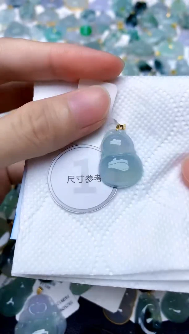 颈饰18K金镶嵌翡翠天然A货翡翠