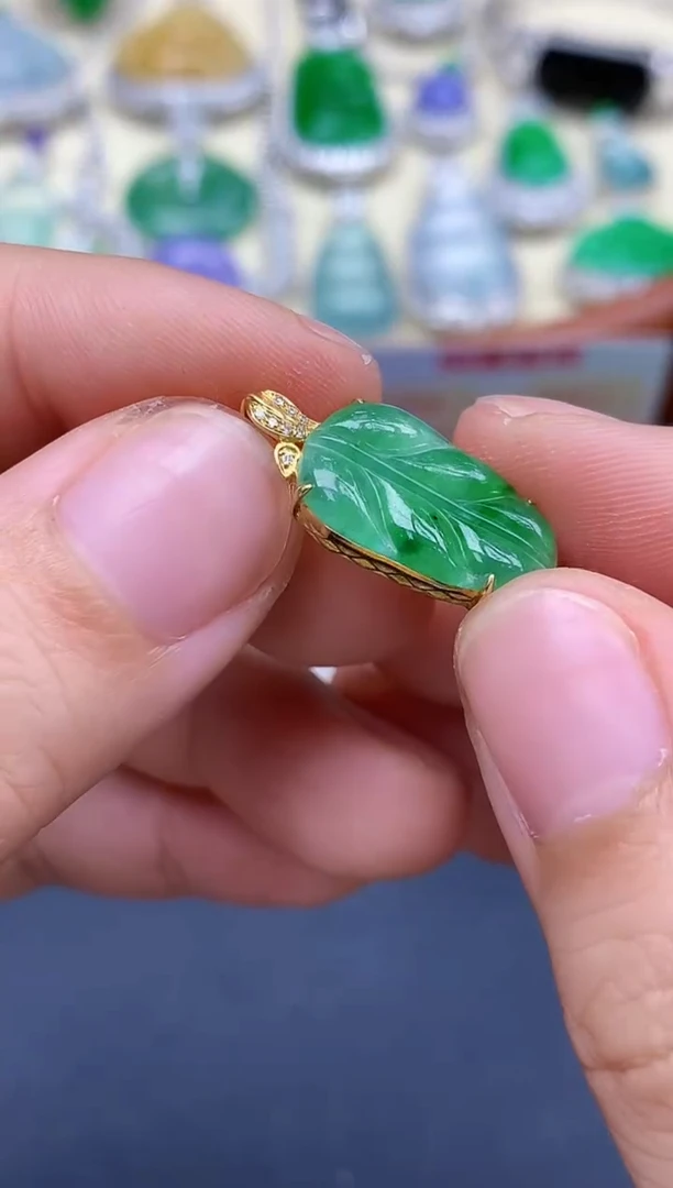 颈饰18K金镶嵌翡翠106-中国好珍宝