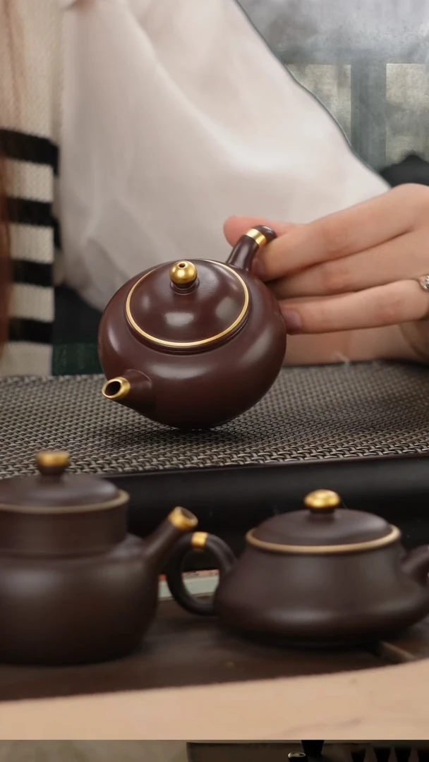 茶壶紫砂四号井茄皮紫泥描金自在水平140cc