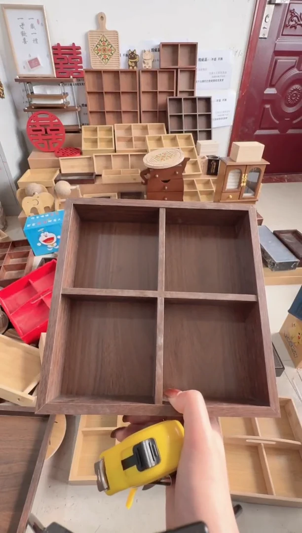 胡桃色四宫格微瑕拍下不退不换无售后