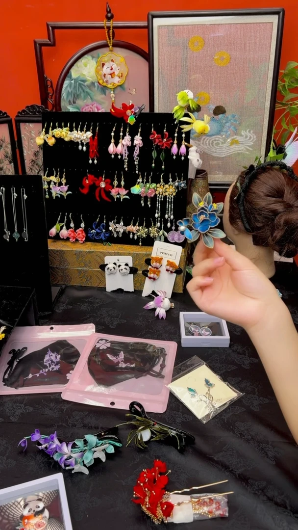 刺绣鹅*团非遗手工绒花饰品