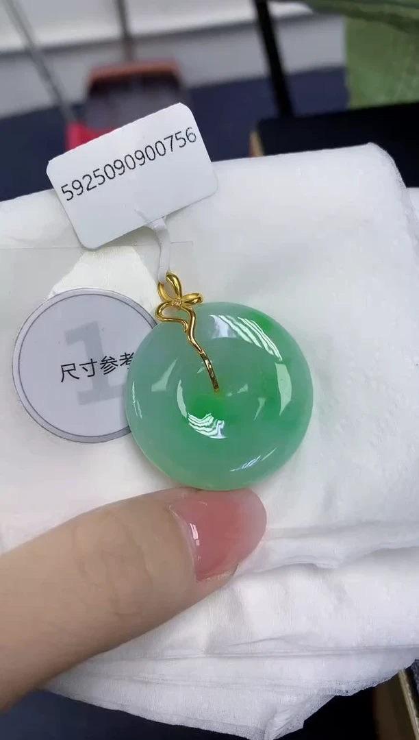 颈饰18K金镶嵌翡翠天然缅甸翡翠A货多样性发一件