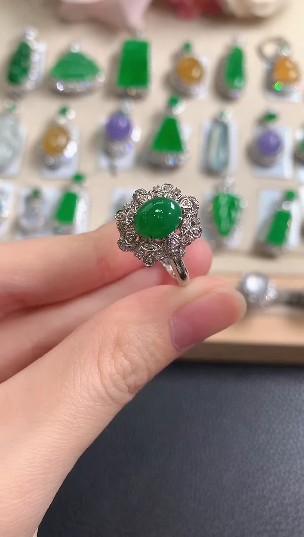 18K金镶嵌戒指翡翠冬日珠宝Q81