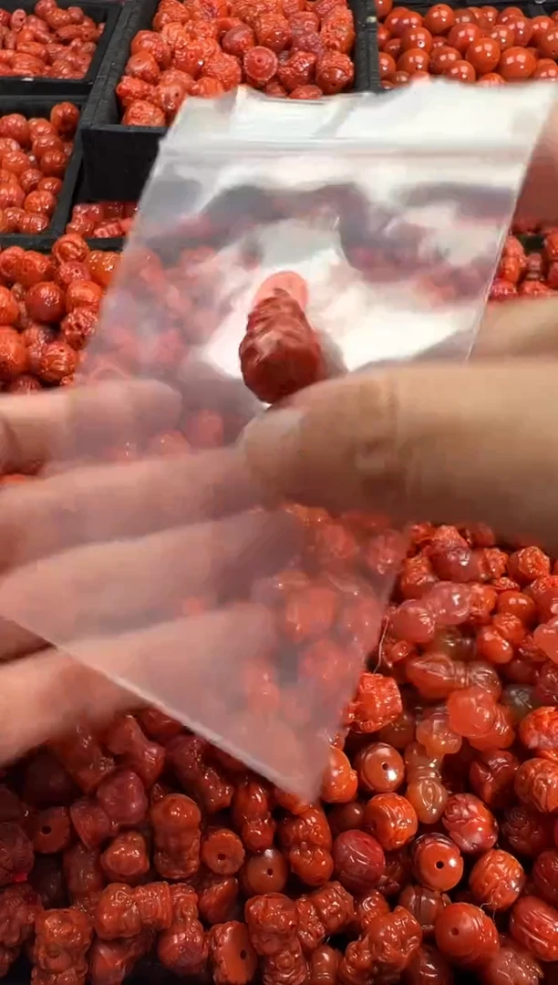 颈饰未镶嵌南红玛瑙1