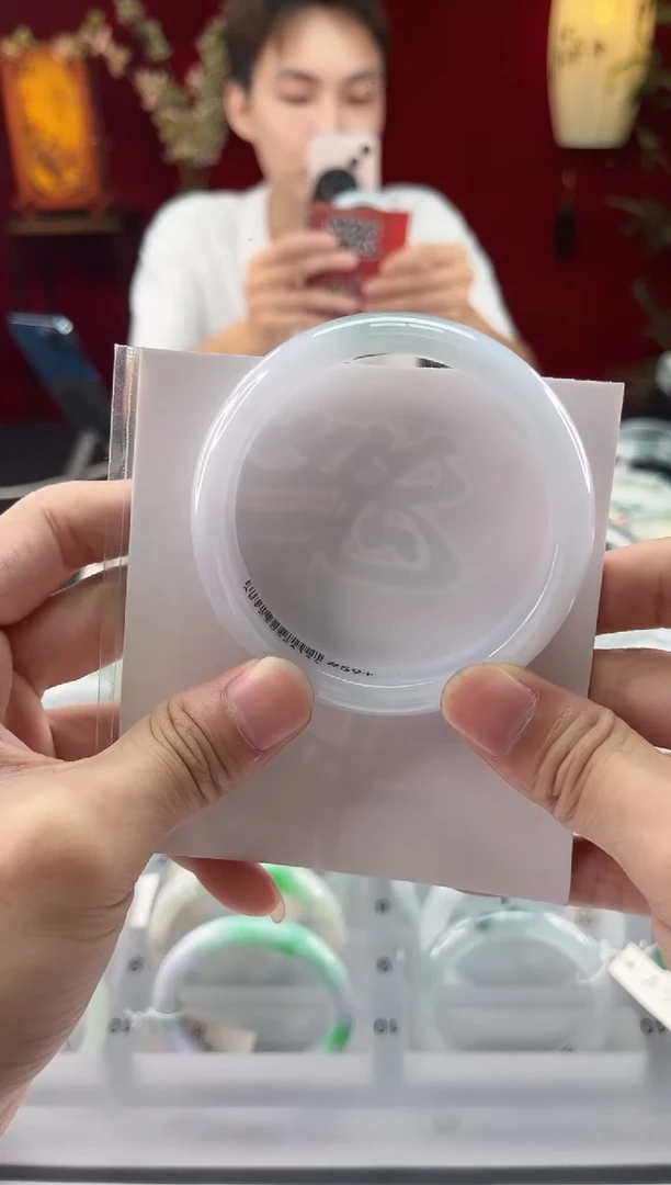 翡翠手镯未镶嵌翡翠1