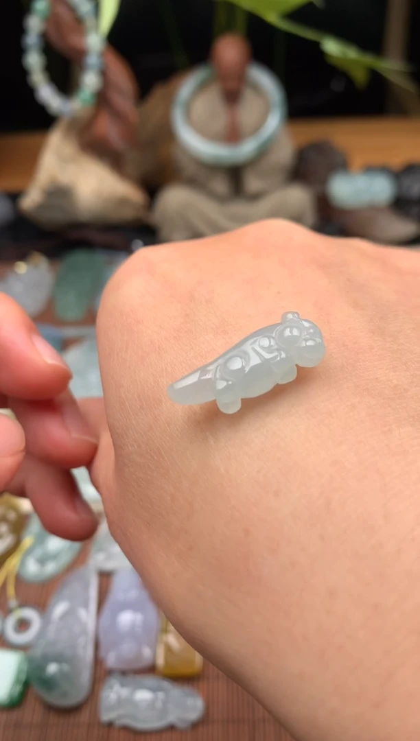 颈饰未镶嵌翡翠吊坠