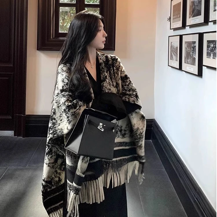复古水墨画外搭东方美学披肩女秋冬保暖百搭旅游拍照氛围感斗篷