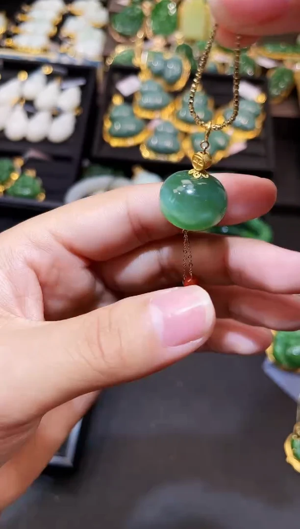 和田玉18K金镶嵌吊坠(赠链)20多样性发一