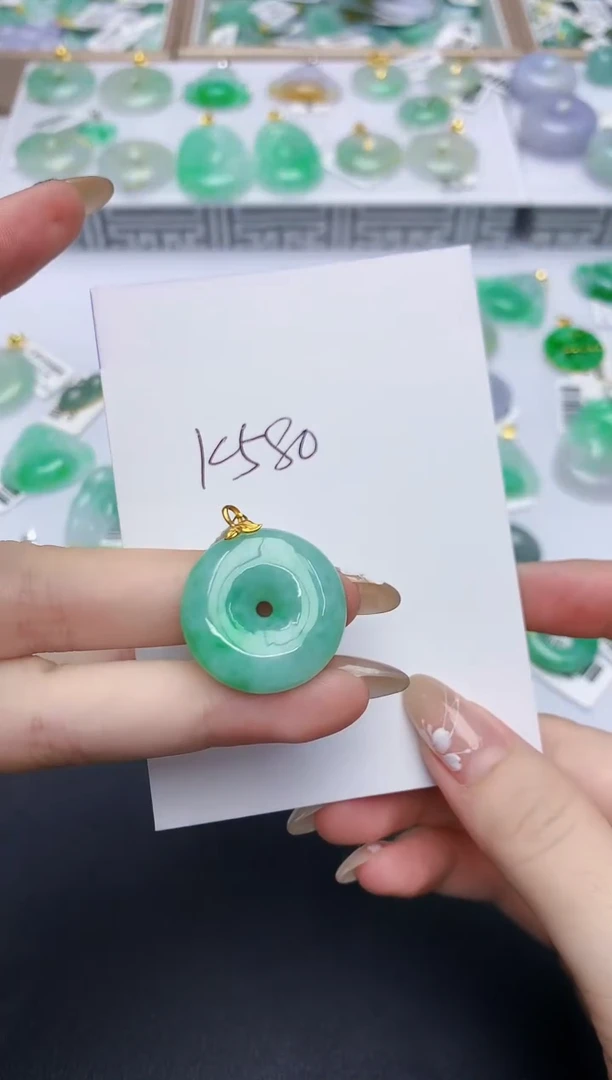翡翠18K金镶嵌颈饰天然缅甸翡翠A货