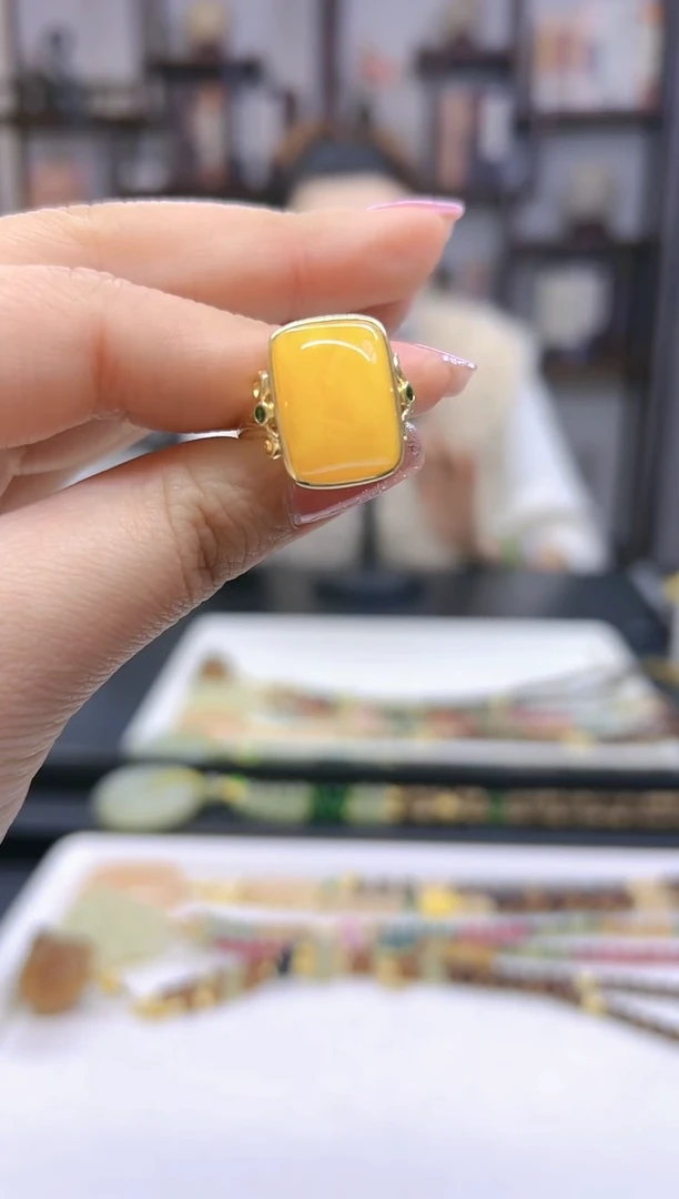 【闪购商品】蜜蜡戒指银S925镀金镶嵌J97