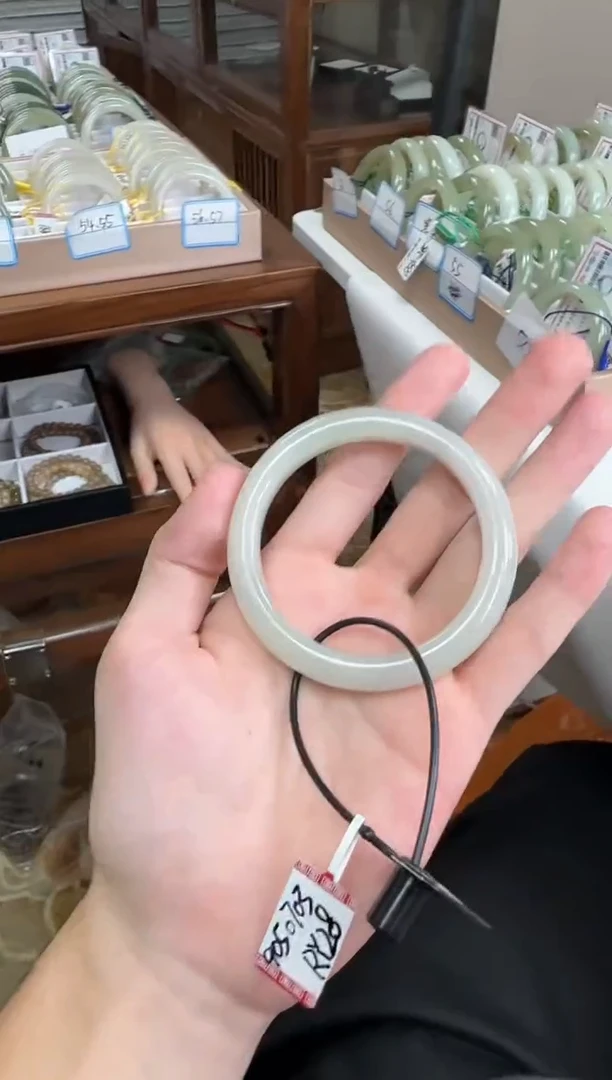 未镶嵌手镯和田玉56