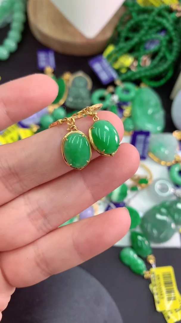 颈饰18K金镶嵌翡翠挂件