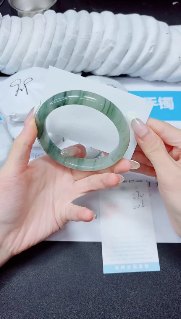 石英质玉手镯未镶嵌270/60.6