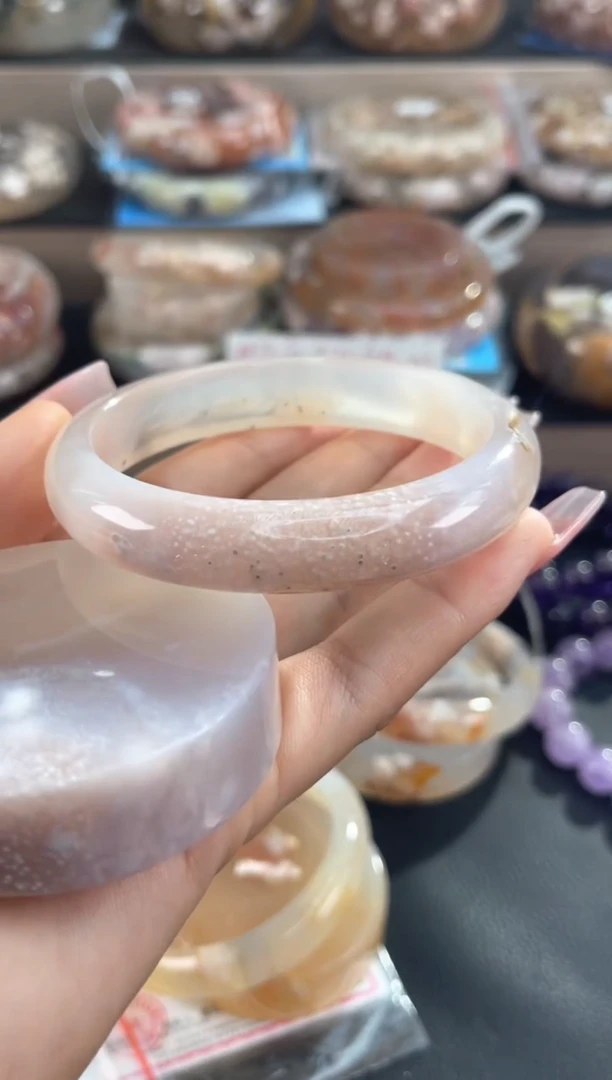 未镶嵌手镯石英质玉59