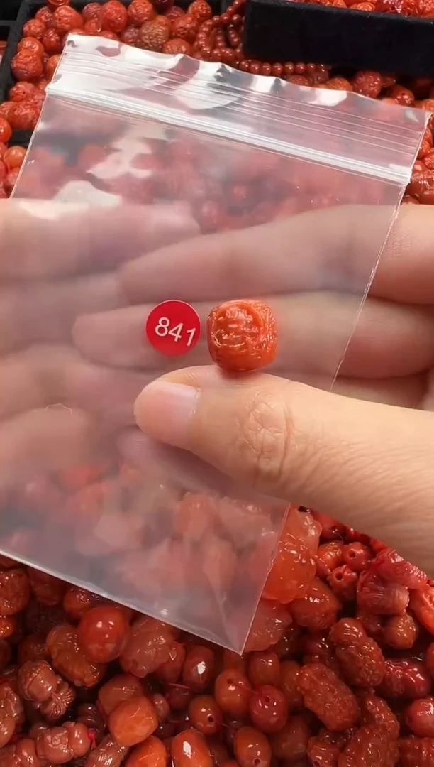 颈饰未镶嵌南红玛瑙1