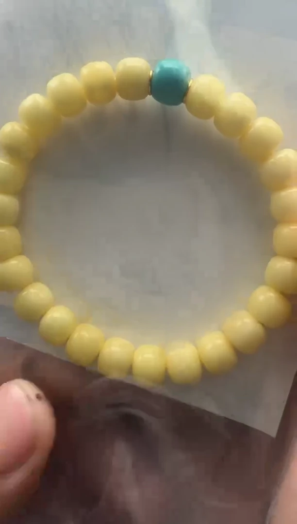 18K金镶嵌蜜蜡裸石手串手串