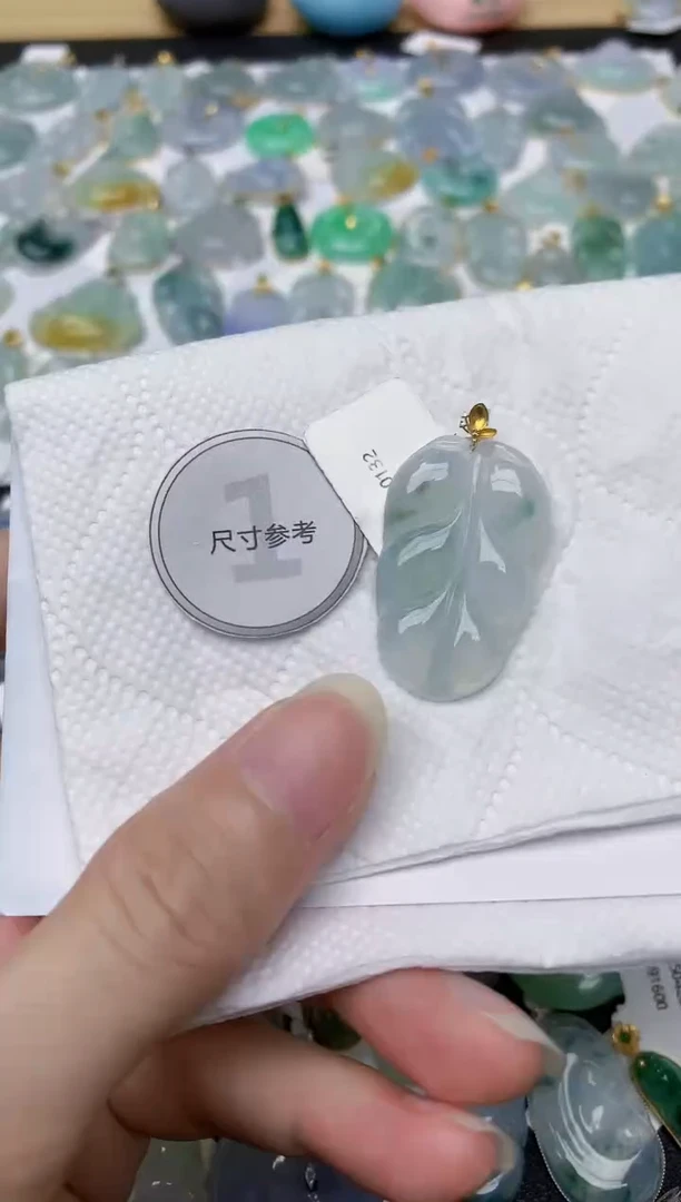 翡翠18K金镶嵌颈饰天然A货翡翠