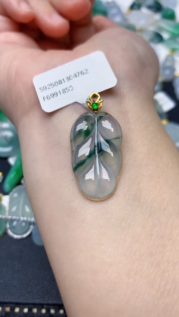 颈饰18K金镶嵌翡翠天然缅甸A货翡翠