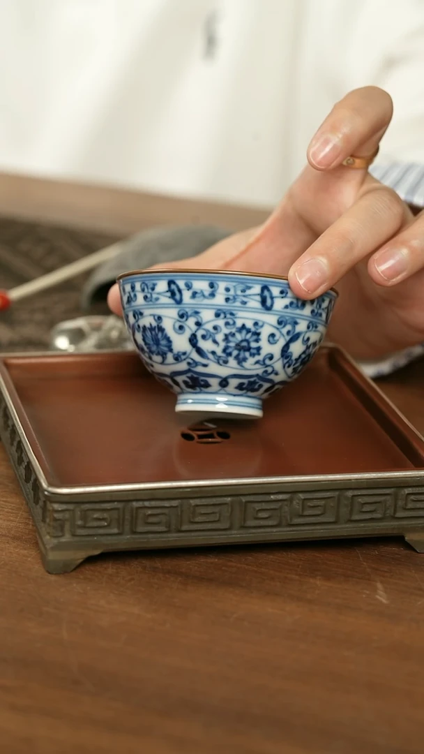 青花缠枝莲单杯...