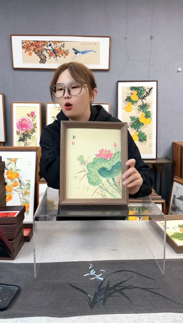 【闪购商品】国画10寸-23*29摆台书法作品-荷花