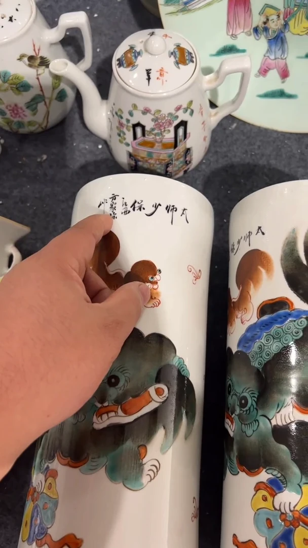 摆件瓷摆件瓷摆件墨绿狮冒桶