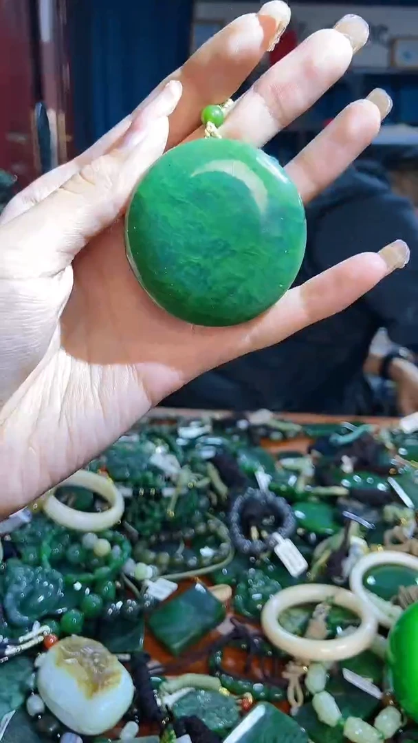 未镶嵌和田玉挂件1