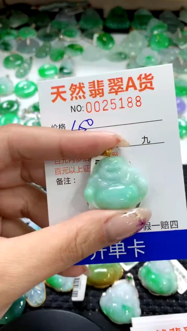 翡翠18K金镶嵌颈饰1