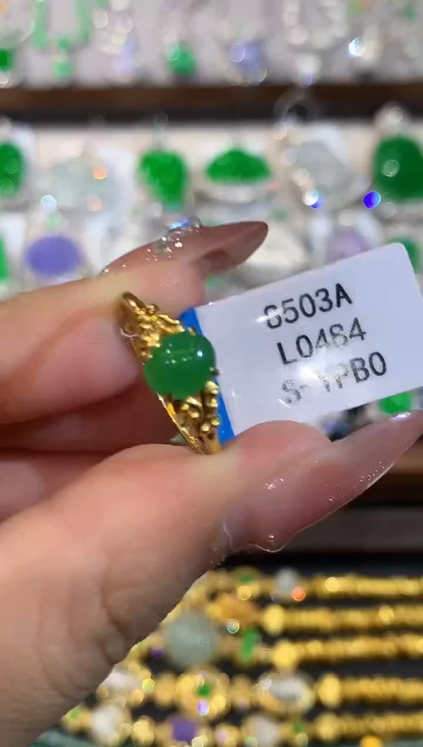 18K金镶嵌戒指翡翠L0484多样性发其一