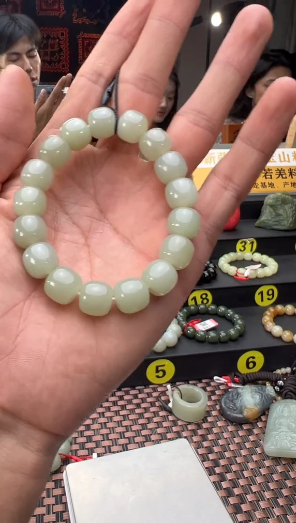 未镶嵌手串和田玉且末料青白玉老型珠手串卡11*12