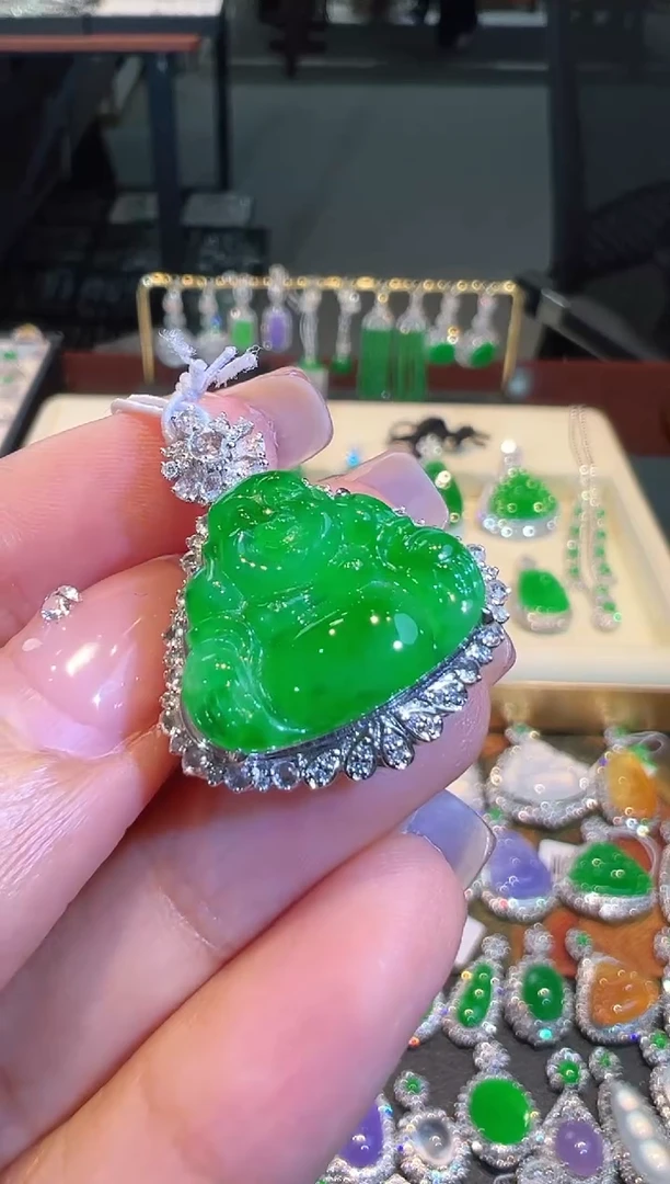 【闪购商品】翡翠吊坠(不含链)18K金镶嵌翡翠