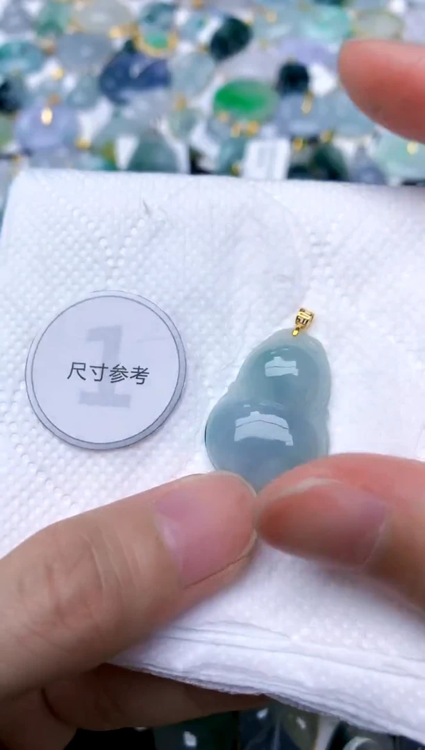 颈饰18K金镶嵌翡翠天然A货翡翠