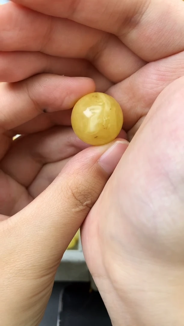 未镶嵌琥珀珠宝奇石91
