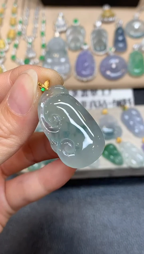 颈饰18K金镶嵌翡翠如意【无服务费