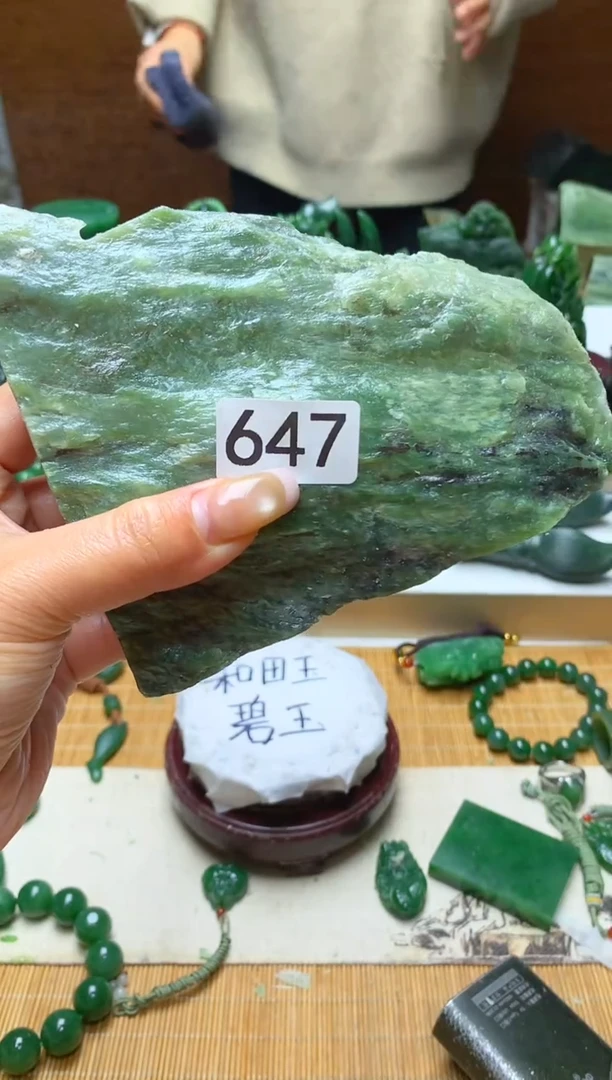 未镶嵌和田玉摆件1