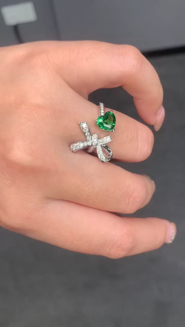 【闪购商品】石榴石（沙弗莱）戒指18K金镶嵌1.5ct沙弗莱戒指