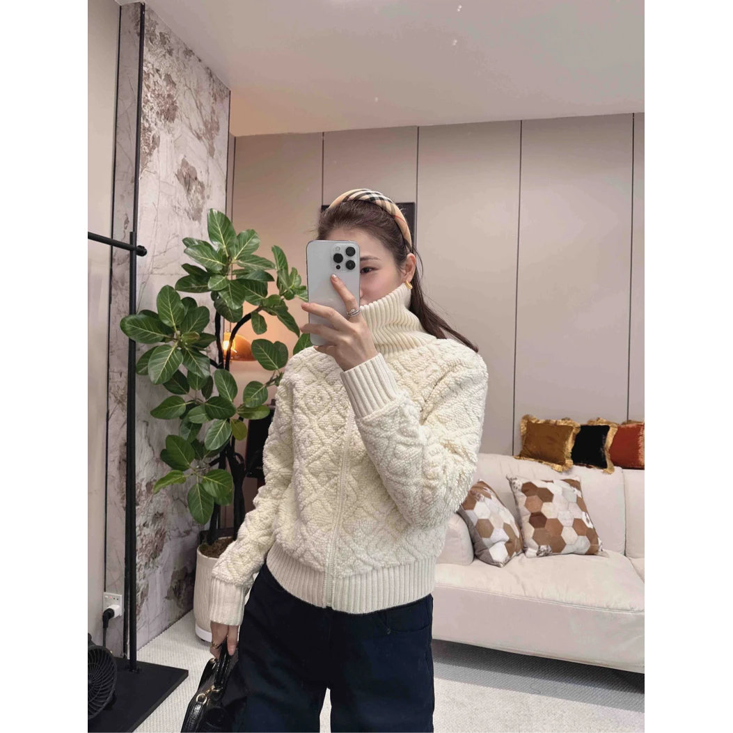 （浮雕心头爱）毛衣慵懒高级感设计浮雕拉链翻领毛衣深圳南油
