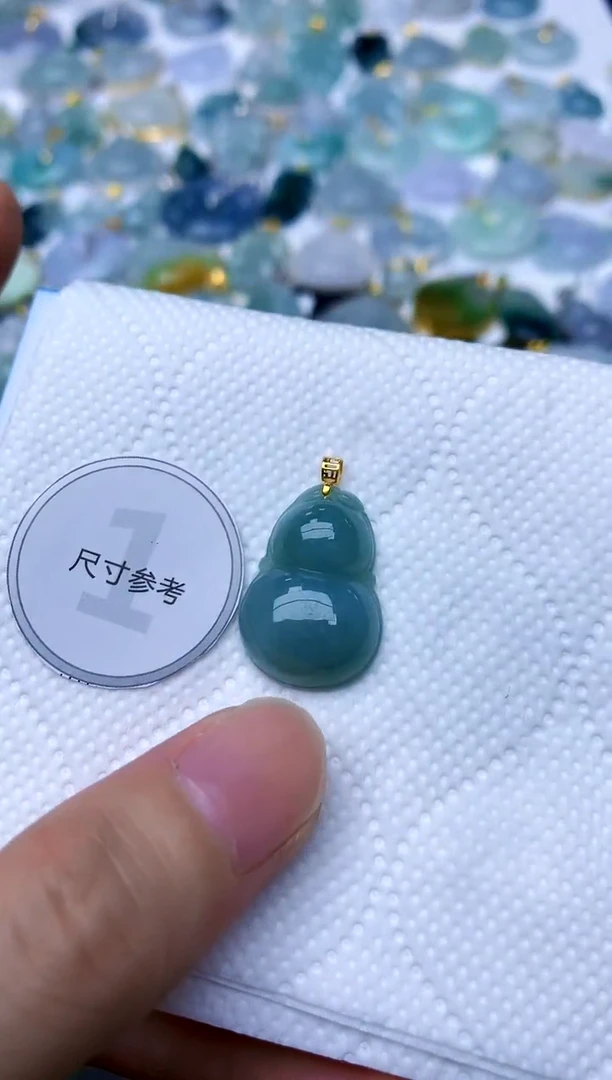 颈饰18K金镶嵌翡翠天然A货翡翠