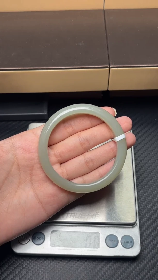 未镶嵌手镯和田玉且末微色差近矿54jh