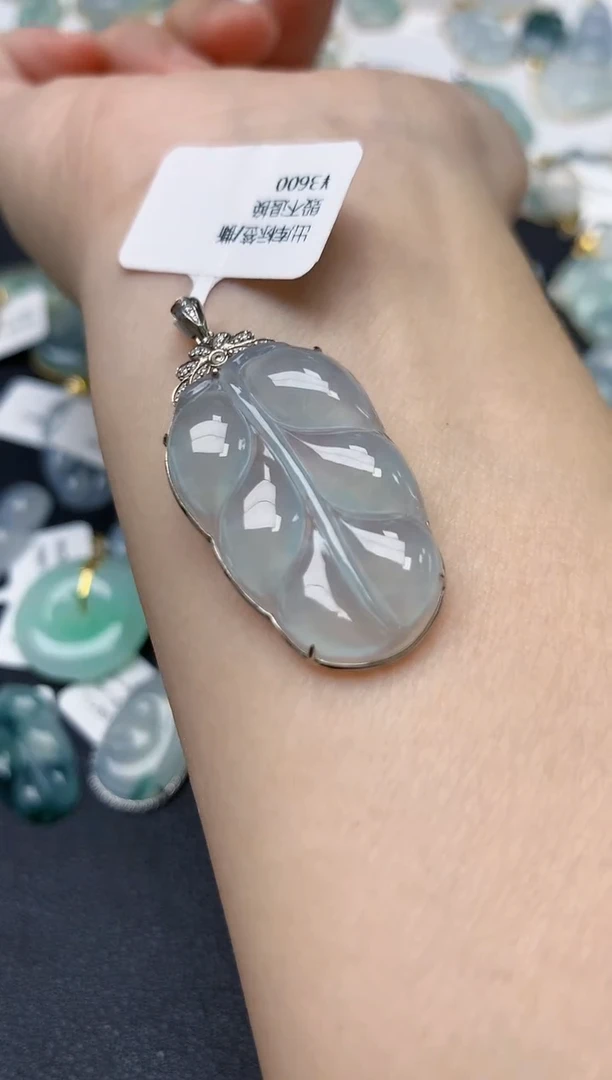 颈饰18K金镶嵌翡翠天然缅甸A货翡翠