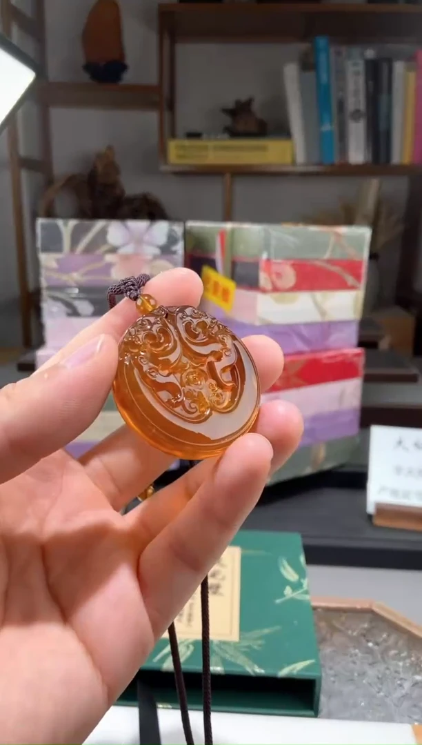 琥珀颈饰未镶嵌金棕珀仿古双龙璧