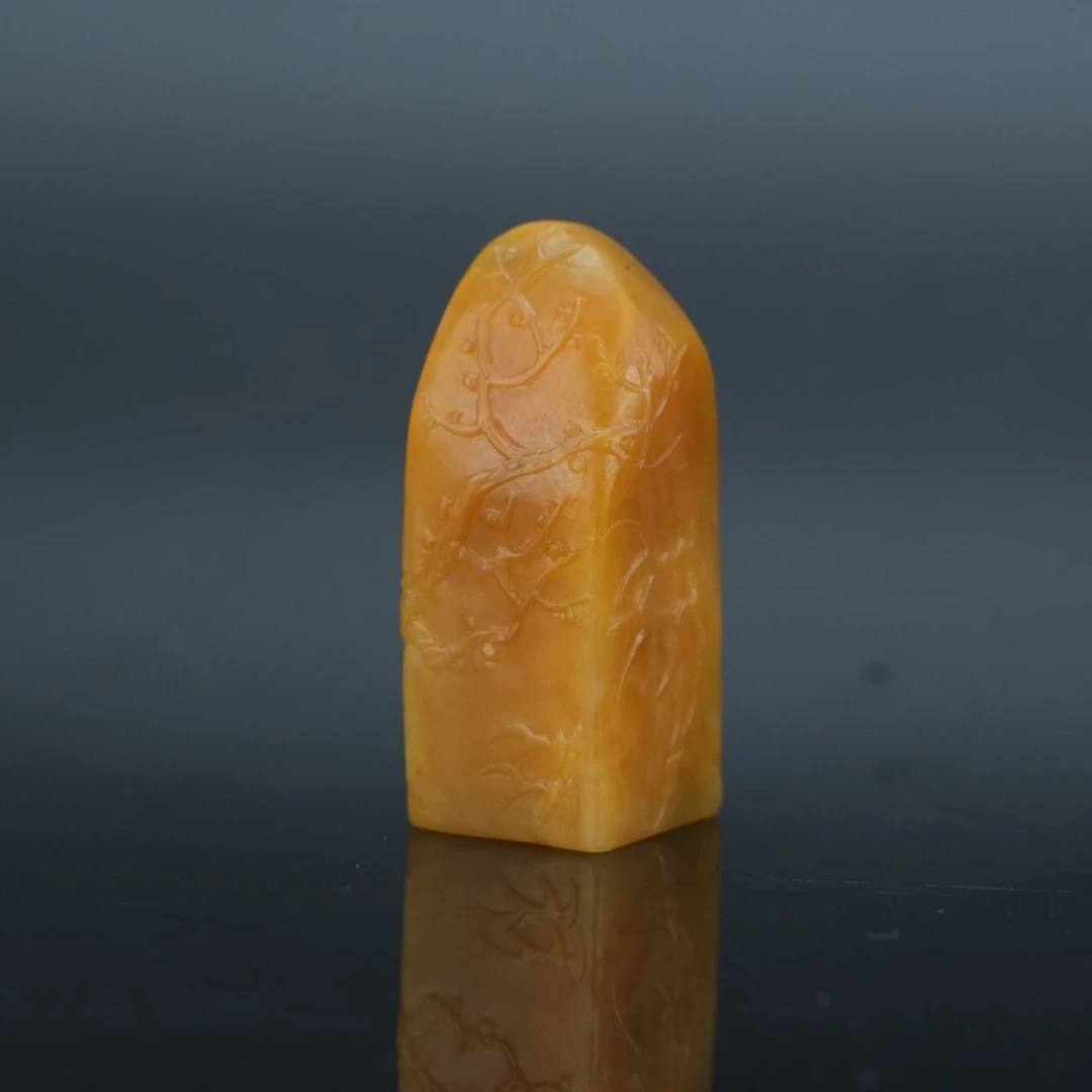 lot 10230 2310 寿山石田黄 三友清韵 24.2g